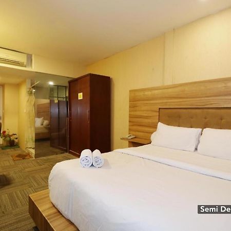 Magnolia Hotel Джакарта Екстериор снимка